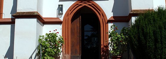 Die zweiflügige Seitentür von der Kirche St. Markus in Erbach